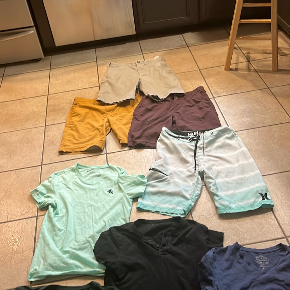 Mens summer bundle 3 shorts 1 board shorts 4 tshirts shorts size 31 shirts xs